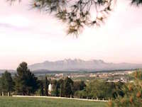 Blick auf das Montserrat-Gebirge
